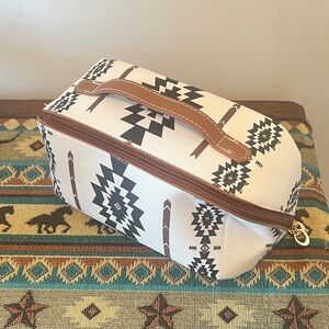 Wrangler Cream and Brown Toiletry Bag